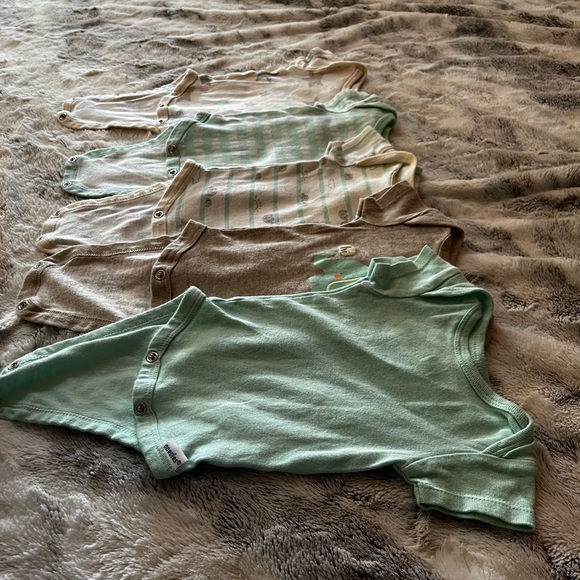 Gerber 5-Pack Onesies (gender neutral) newborn - Picture 2 of 7